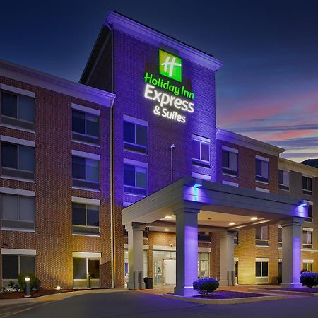 Holiday Inn Express & Suites Milwaukee Nw - Park Place By Ihg Exterior foto