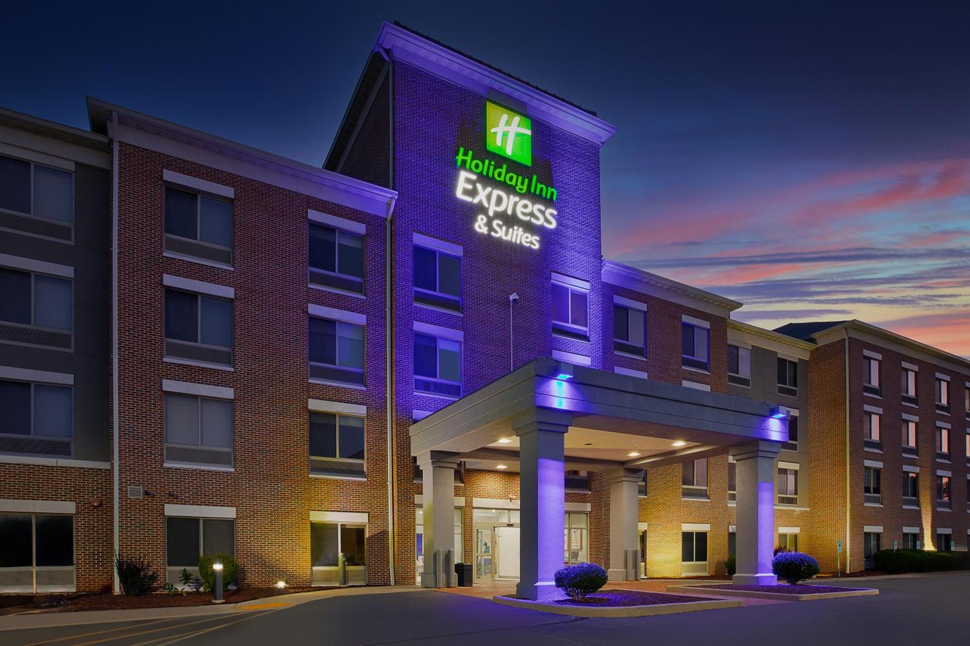 Holiday Inn Express & Suites Milwaukee Nw - Park Place By Ihg Exterior foto