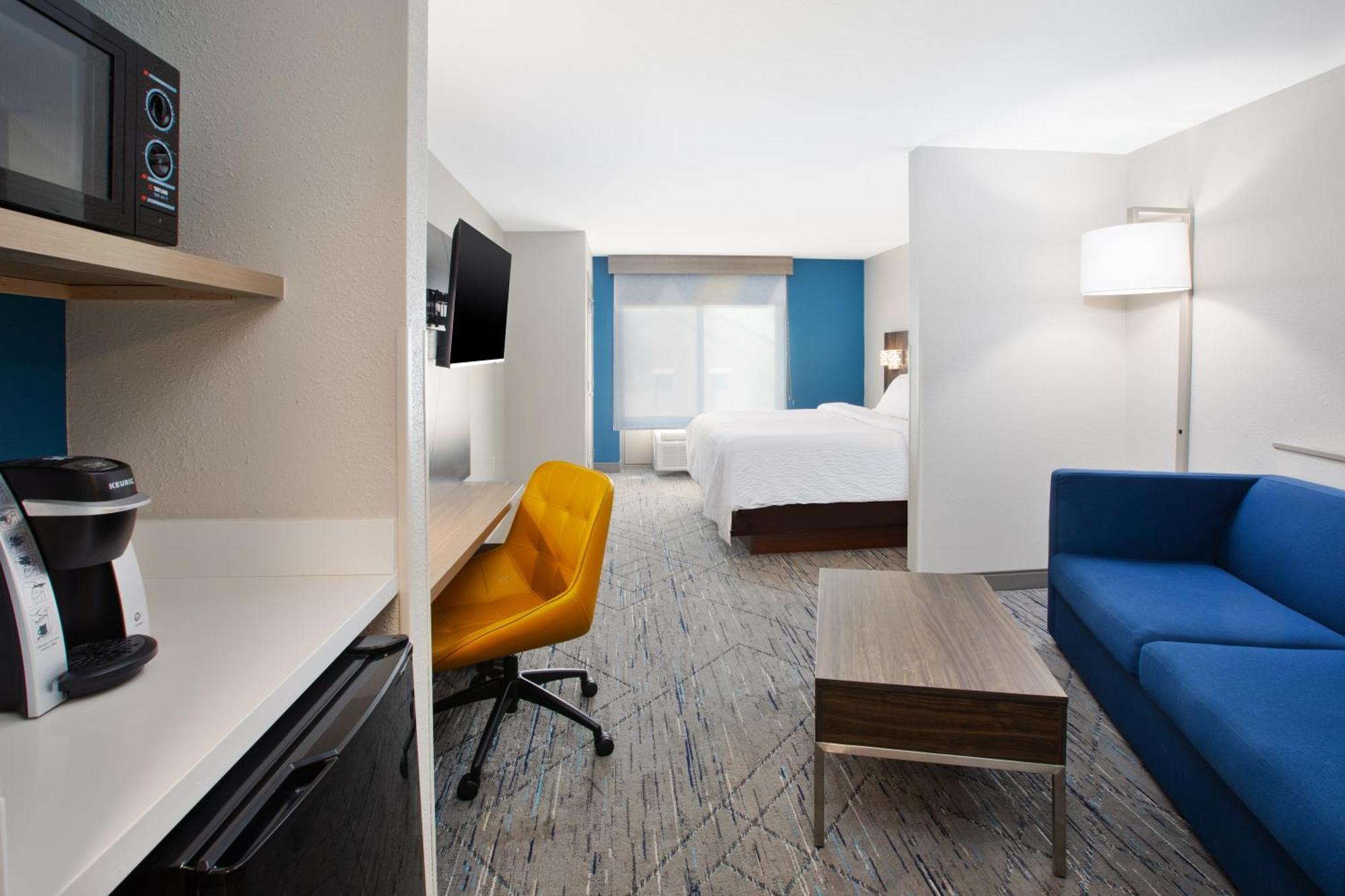 Holiday Inn Express & Suites Milwaukee Nw - Park Place By Ihg Exterior foto