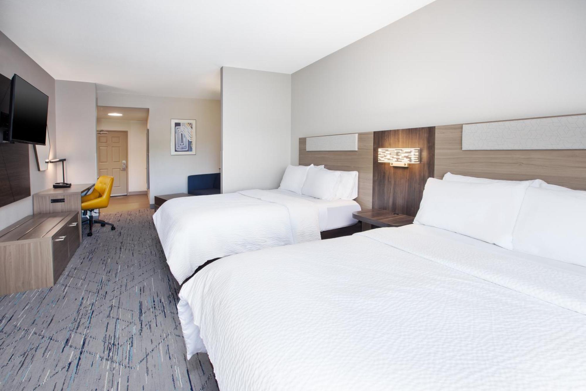 Holiday Inn Express & Suites Milwaukee Nw - Park Place By Ihg Exterior foto