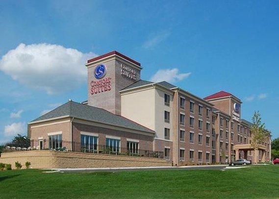 Holiday Inn Express & Suites Milwaukee Nw - Park Place By Ihg Exterior foto